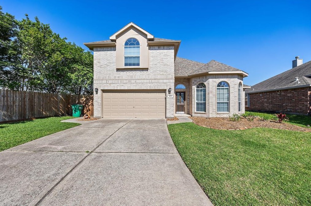 809 June Wood Way, Taylor Lake Village, TX 77586