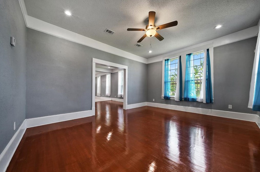 106 Drennan St, Houston TX  77003-2601 exterior