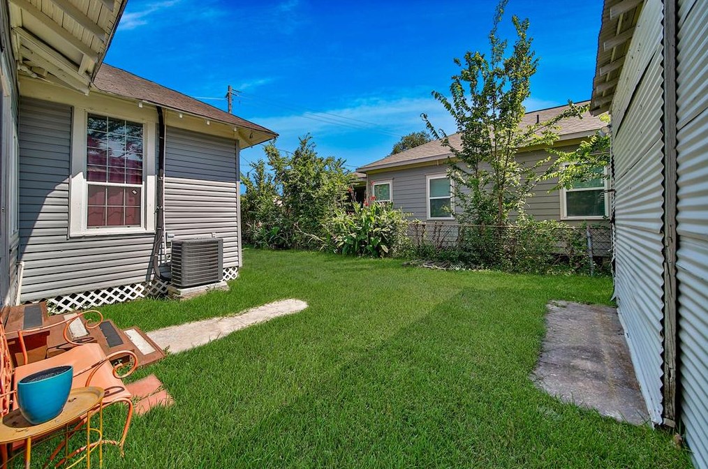 106 Drennan St, Houston TX  77003-2601 exterior