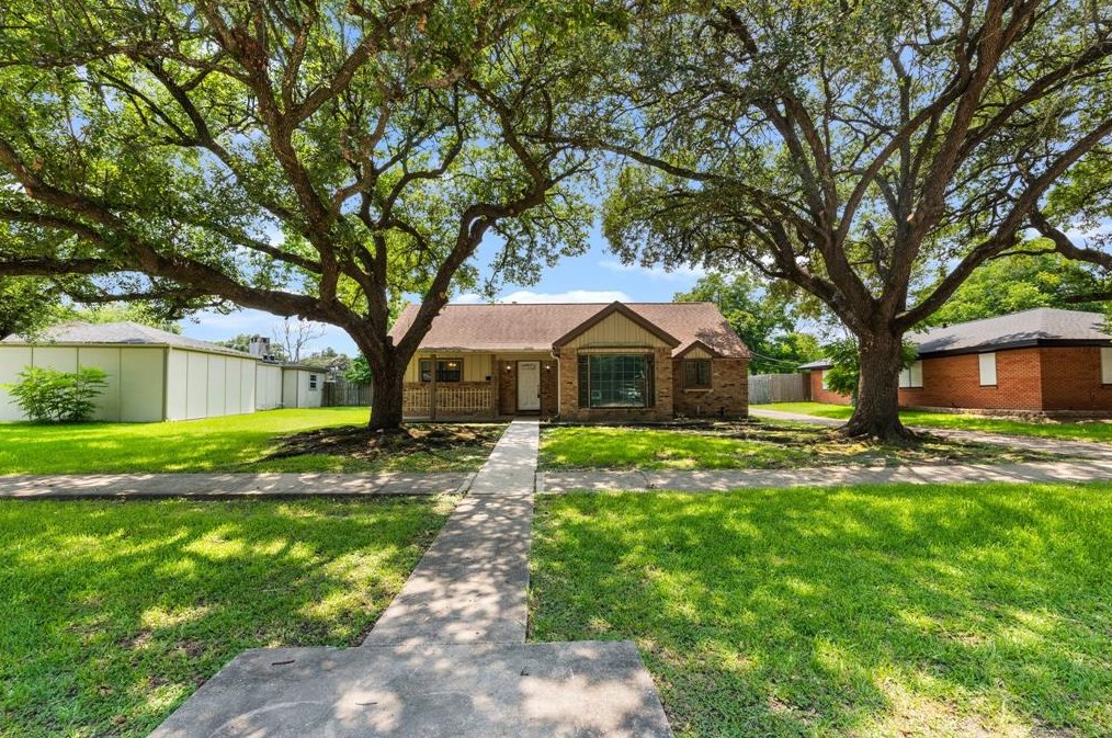 3410 Valley Brook Dr, Morgans Point, TX 77571