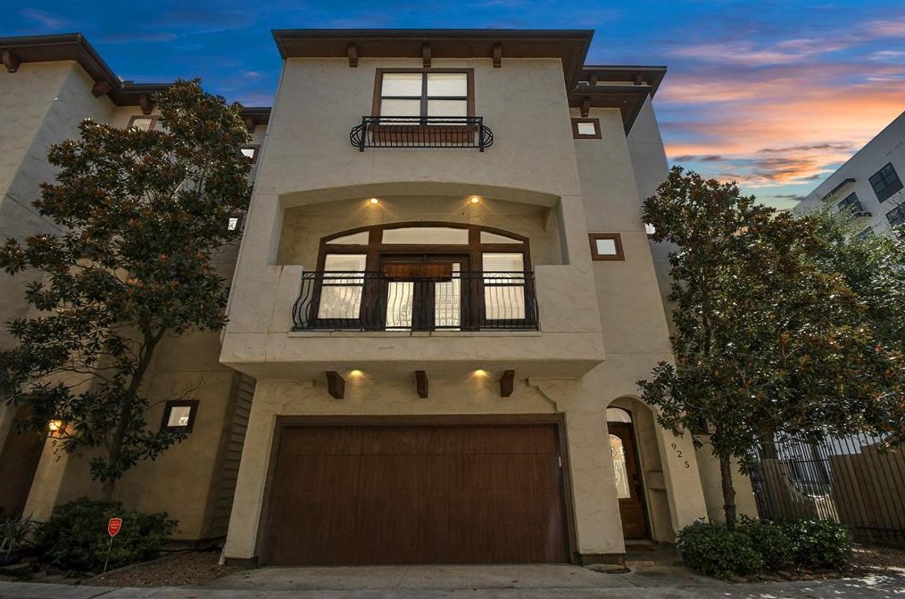 925 21st St, Houston TX  77008-3317 exterior