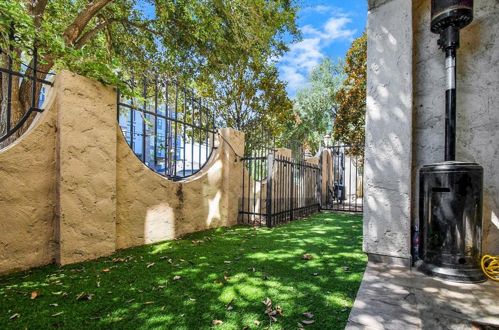 925 21 St, Houston TX  77008-3514 exterior