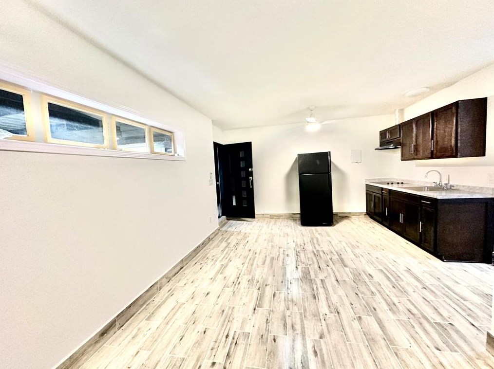 6107 Vinewood Dr, Houston, TX 77088-6512
