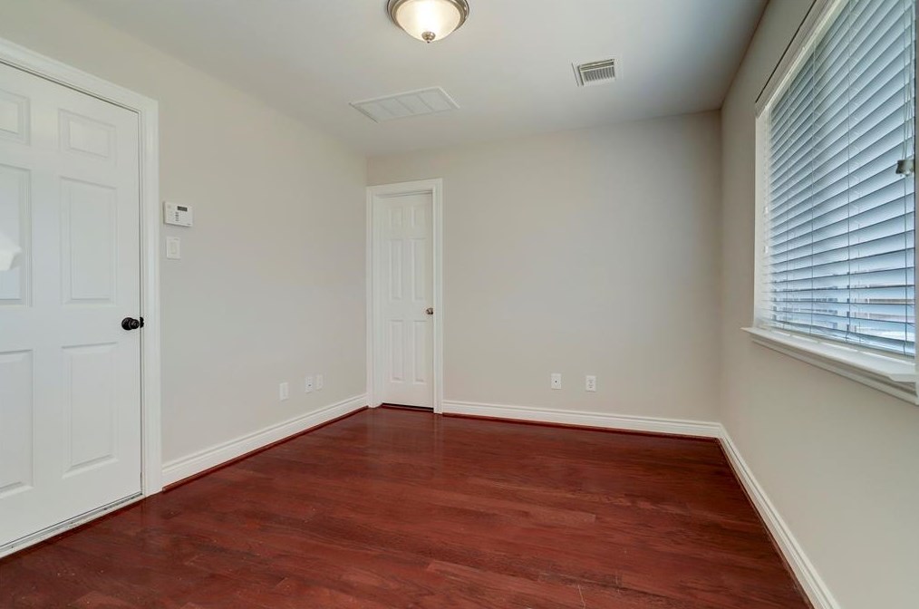 3323 Clearview Cir, Houston, TX 77025-5929