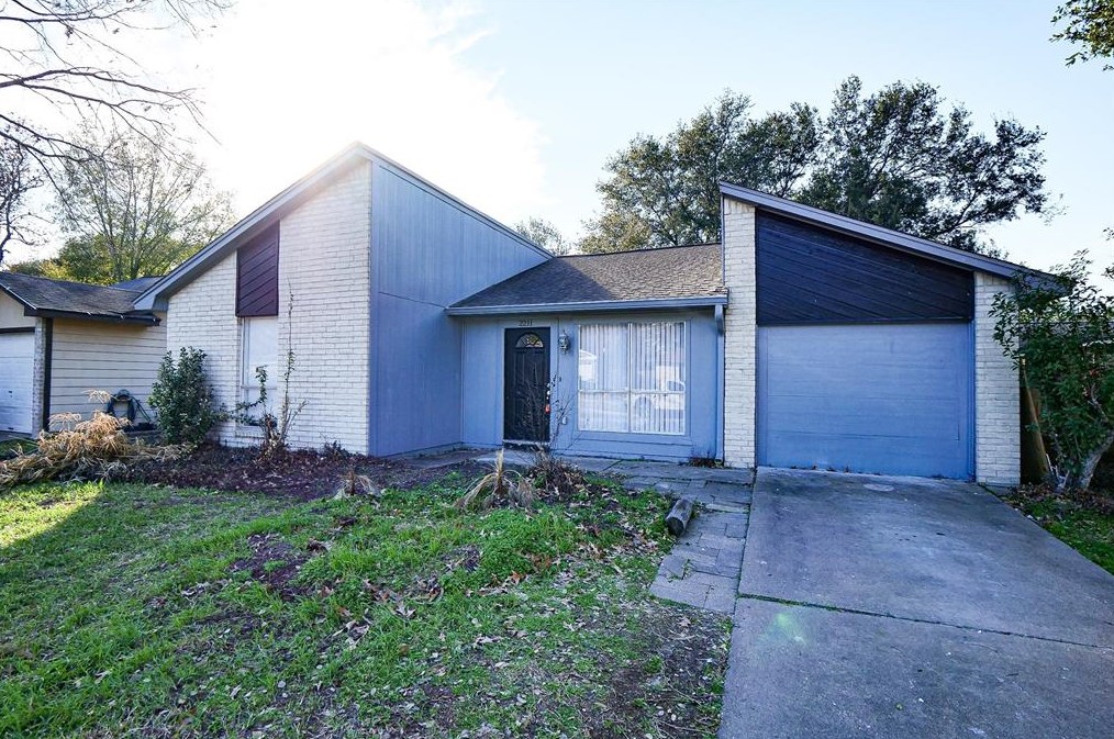 2211 Crosscoach Ln, Katy, TX 77449