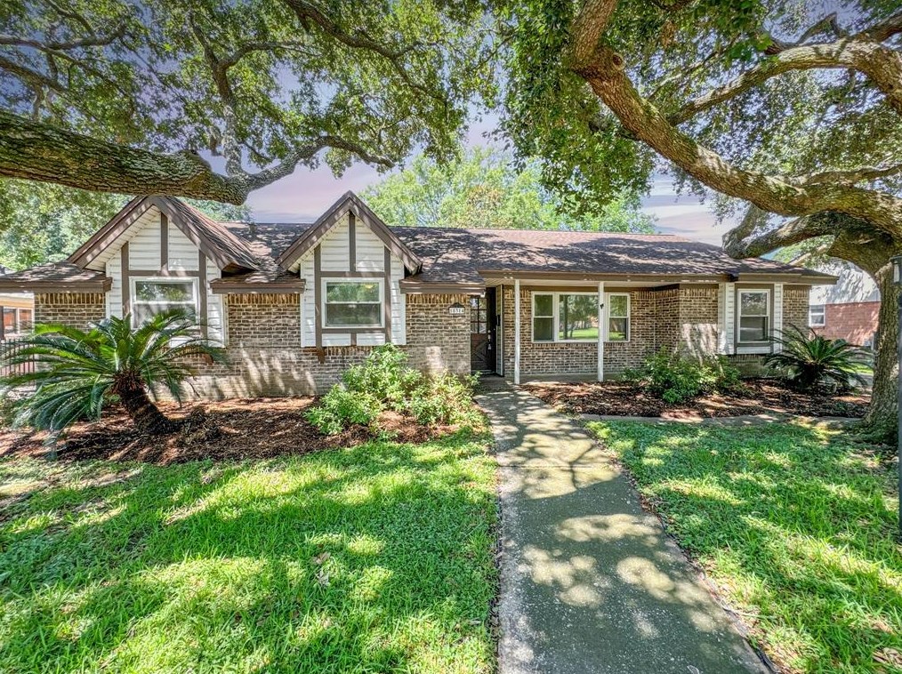 18314 Point Lookout Dr, Houston, TX 77058-3519