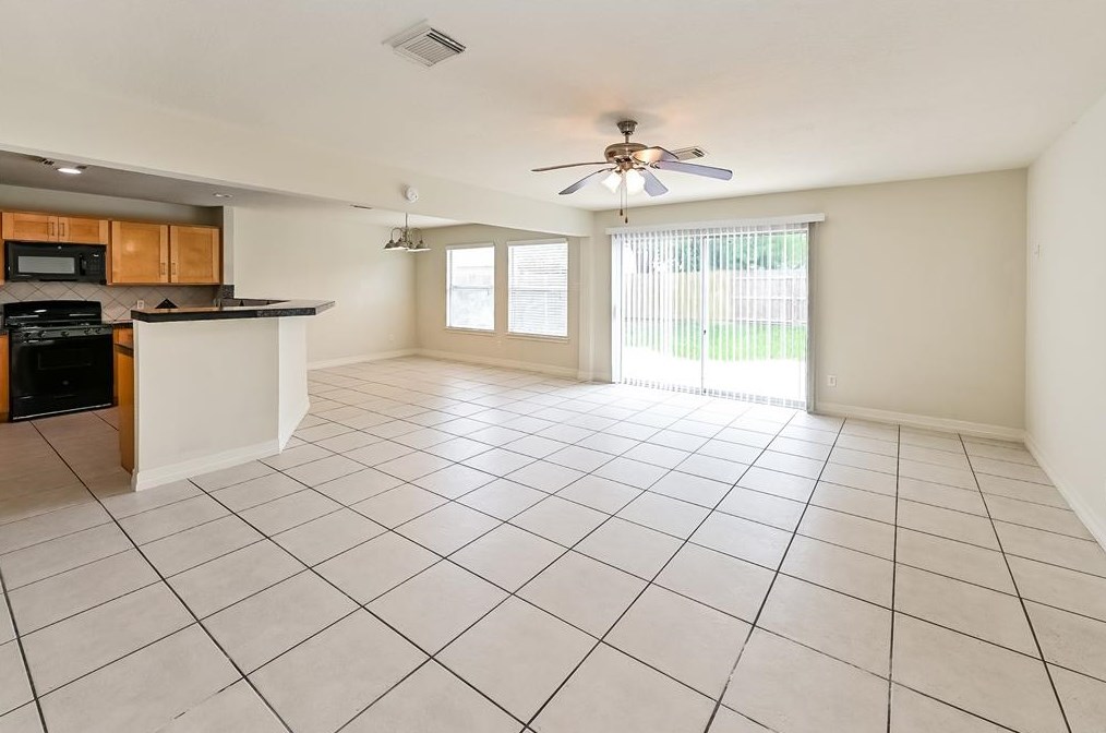 16643 Vista Oak Dr, Houston, TX 77073