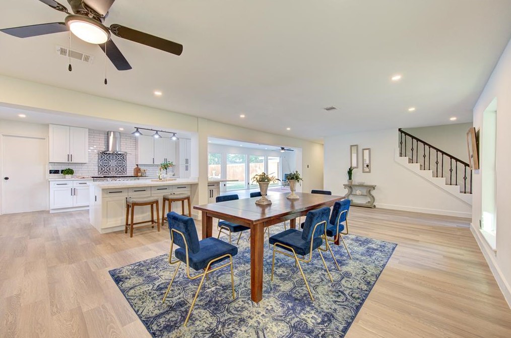11010 Wickersham Ln, Houston TX  77042-2718 exterior