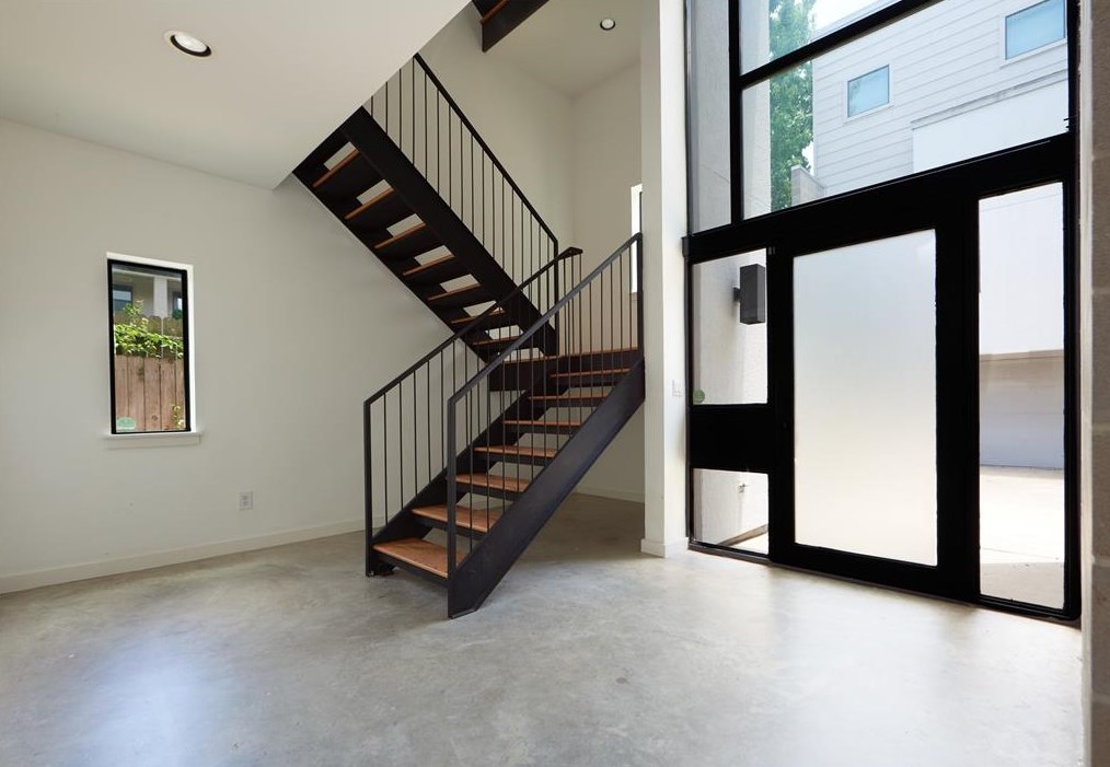 4302 Gibson St, Houston, TX 77007-5732