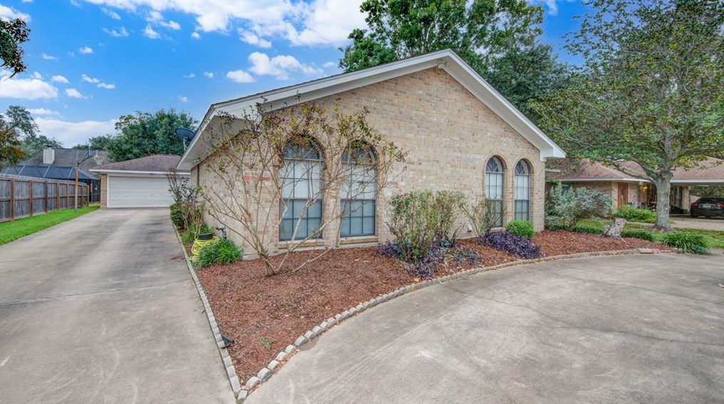 239 Wentworth Dr, West Columbia, TX 77486-9691
