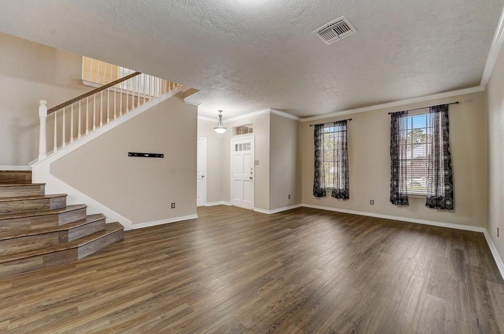 1139 Juniper Canyon Ln, Houston, TX 77062