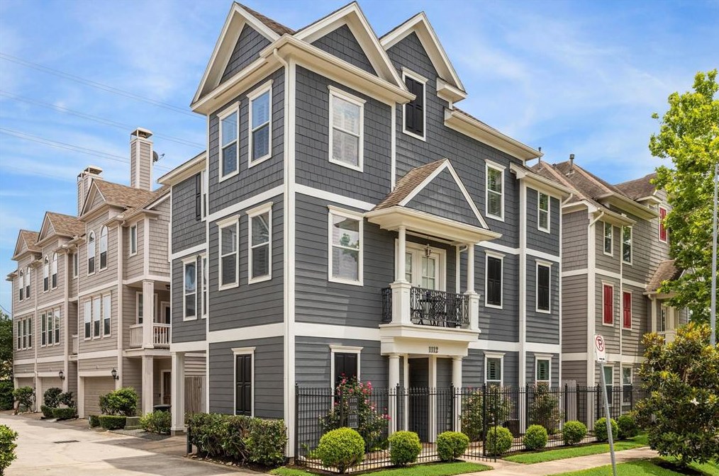 1112 Nicholson St, Houston, TX 77008-6754