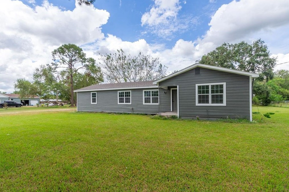 2744 W Shane St, Alvin, TX 77511