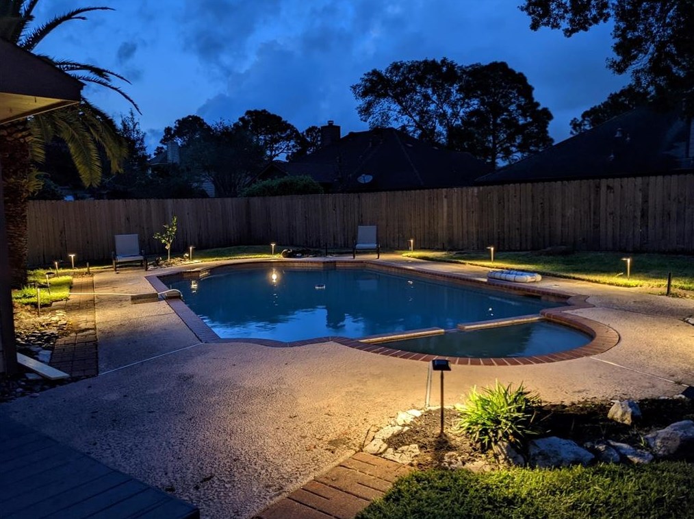 15131 Cranbourne Dr, Houston TX  77062-2621 exterior
