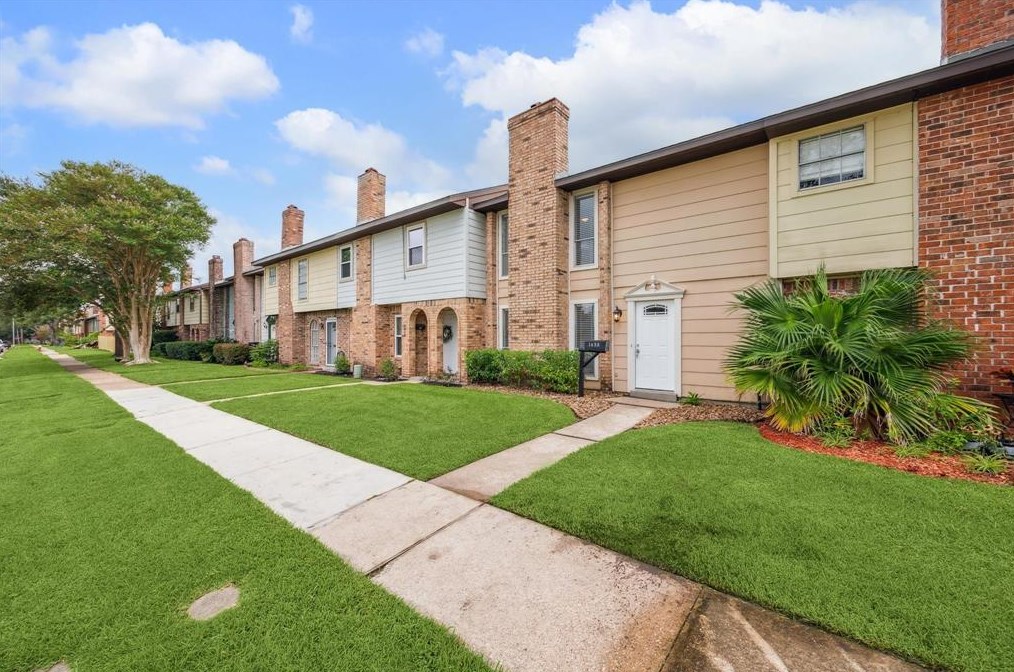 1428 Silverpines Rd #428, Houston, TX 77062