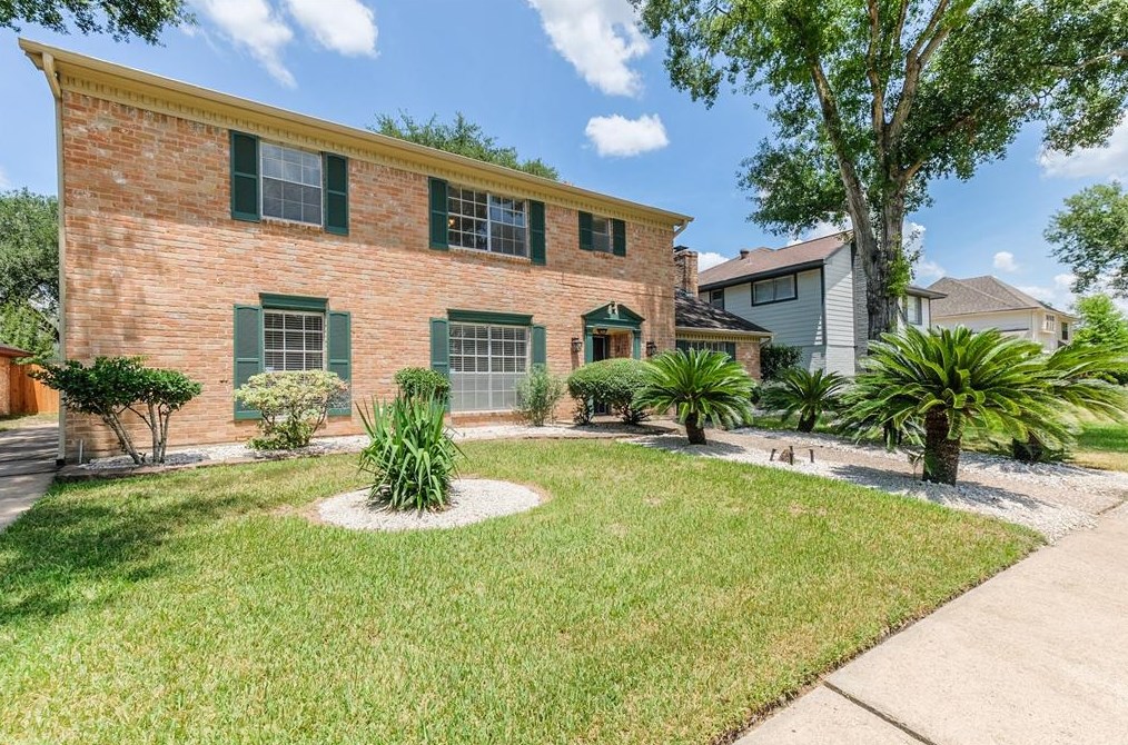6110 Claridge Dr, Houston TX  77096-5721 exterior