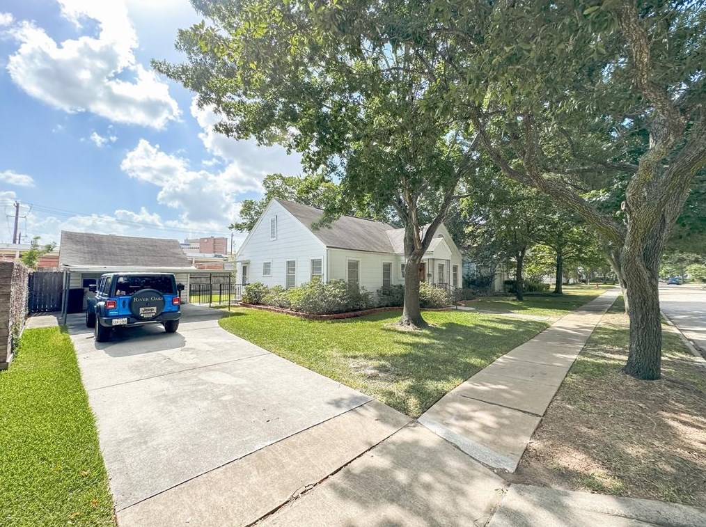 5811 Lake St, Houston TX  77005-2417 exterior