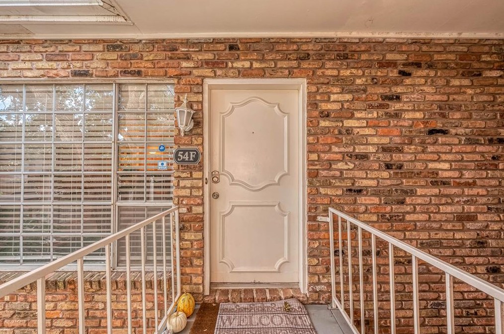 2201 Fountain View Dr #54, Houston, TX 77057