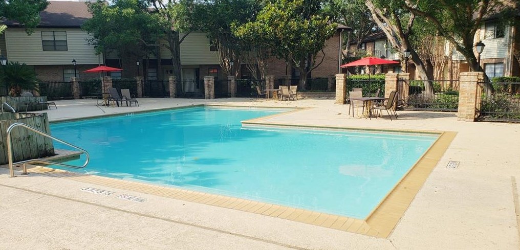 2534 Bering Dr, Houston TX  77057-4900 exterior