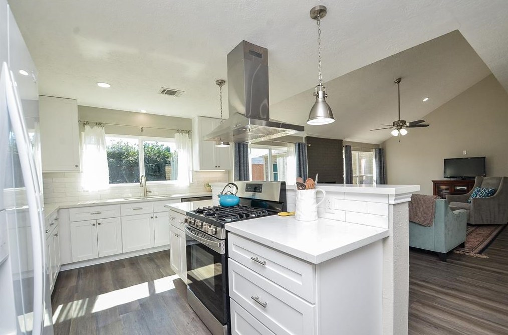 11311 Wickersham Ln, Houston TX  77027-4013 exterior