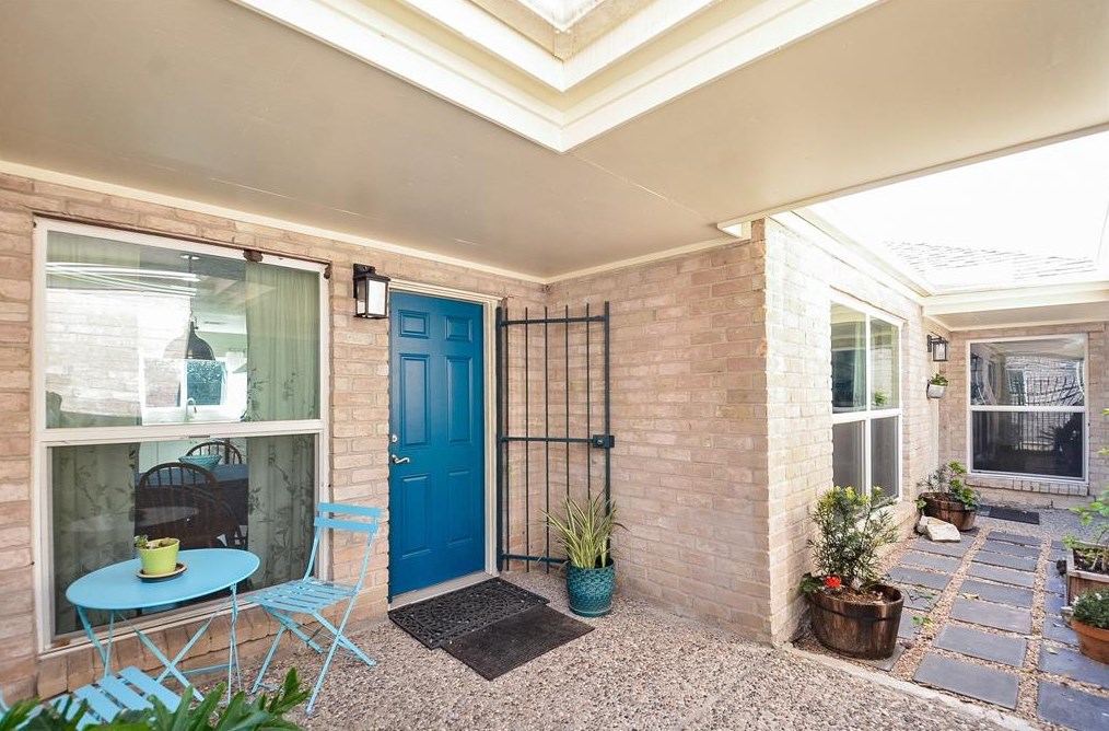 11311 Wickersham Ln, Houston TX  77077-6825 exterior