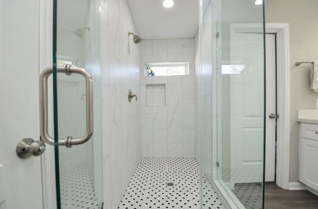 11311 Wickersham Ln, Houston TX  77027-4013 exterior