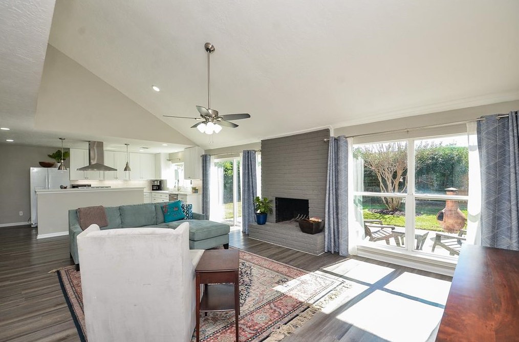 11311 Wickersham Ln, Houston TX  77027-4013 exterior