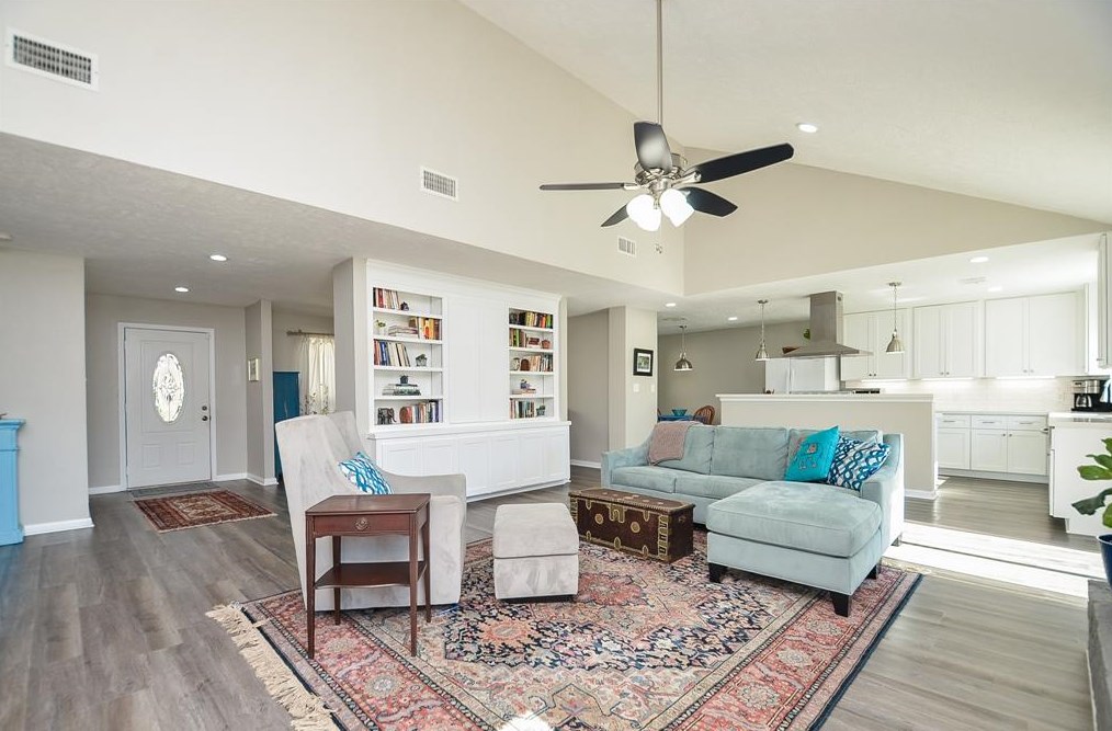 11311 Wickersham Ln, Houston TX  77027-4013 exterior