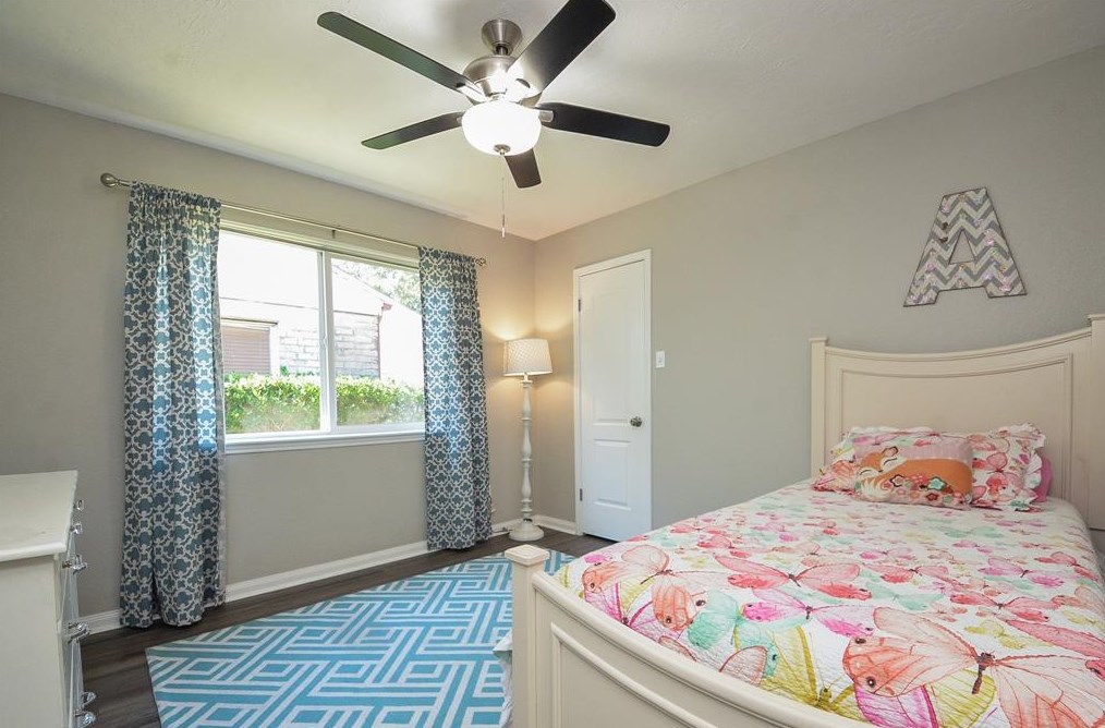 11311 Wickersham Ln, Houston TX  77027-4013 exterior