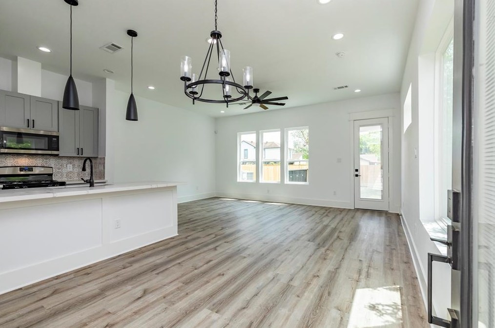 6310 Norland St, Houston, TX 77022-5922