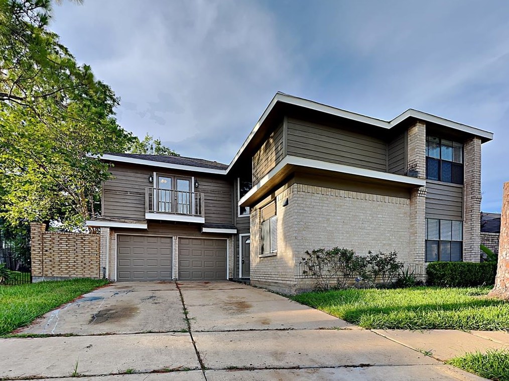 7842 Royan Dr, Houston, TX 77071