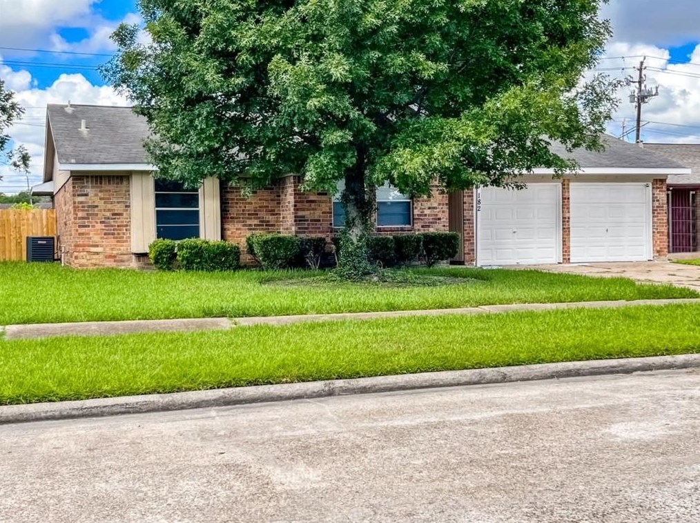 182 White Cedar St, Houston TX  77015-1419 exterior