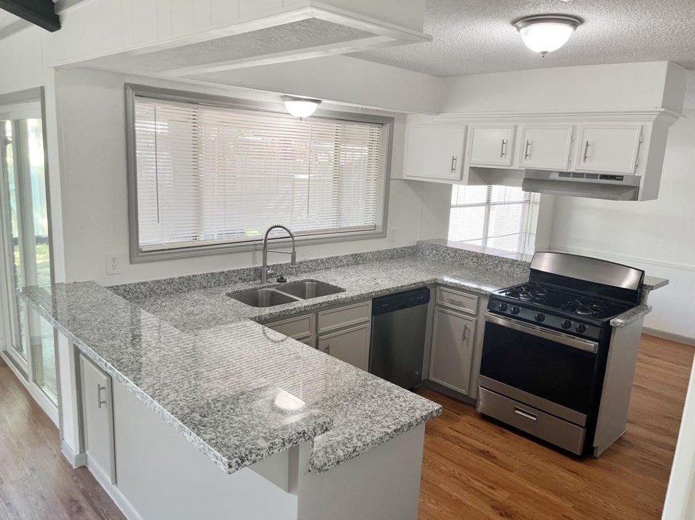 182 White Cedar St, Houston TX  77015-1419 exterior