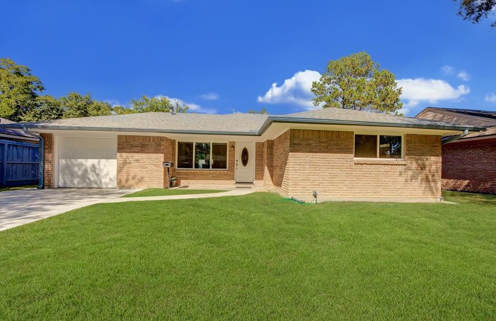 5202 De Lange Ln, Houston, TX 77092
