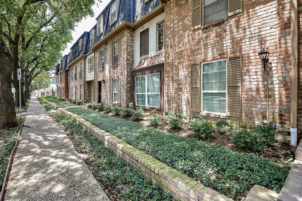 359 Post Oak Ln, Houston, TX 77056-1507