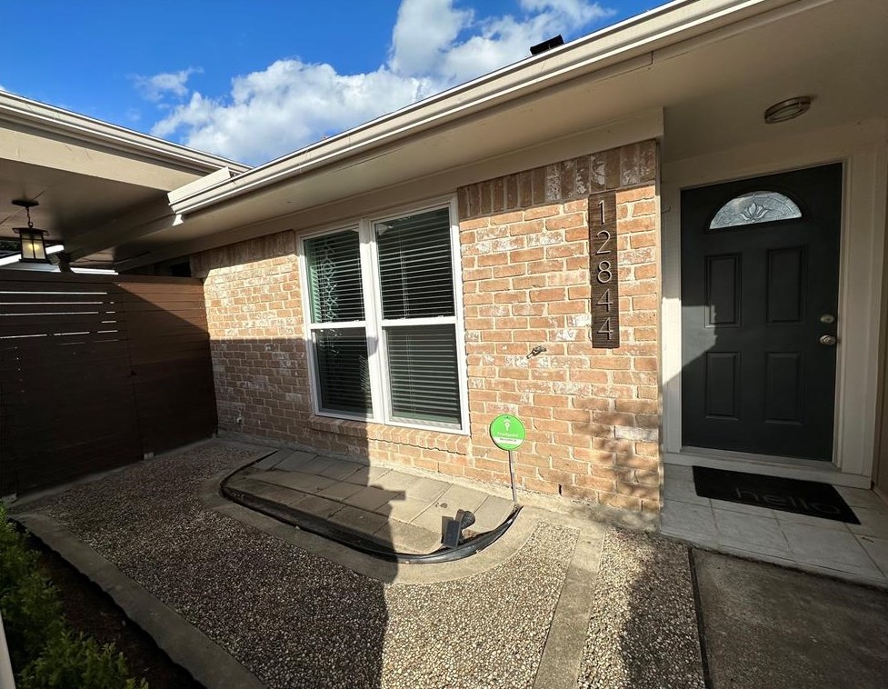 12844 Westleigh Dr, Houston, TX 77077