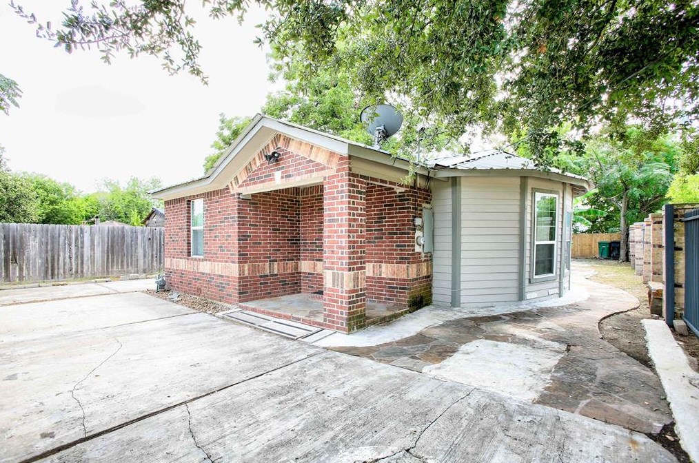4500 Sumpter St, Houston TX  77020-2645 exterior