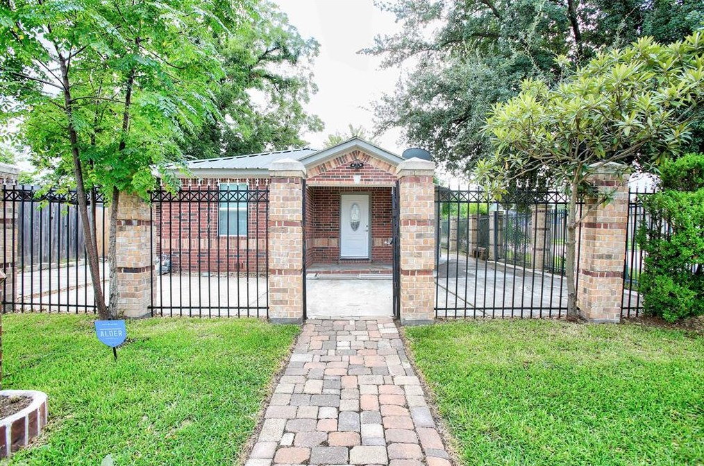 4500 Sumpter St, Houston, TX 77020