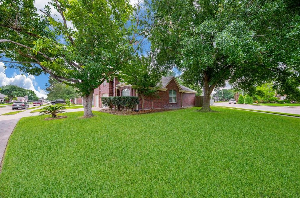 20431 Apache Lake Dr, Katy TX  77449-6273 exterior