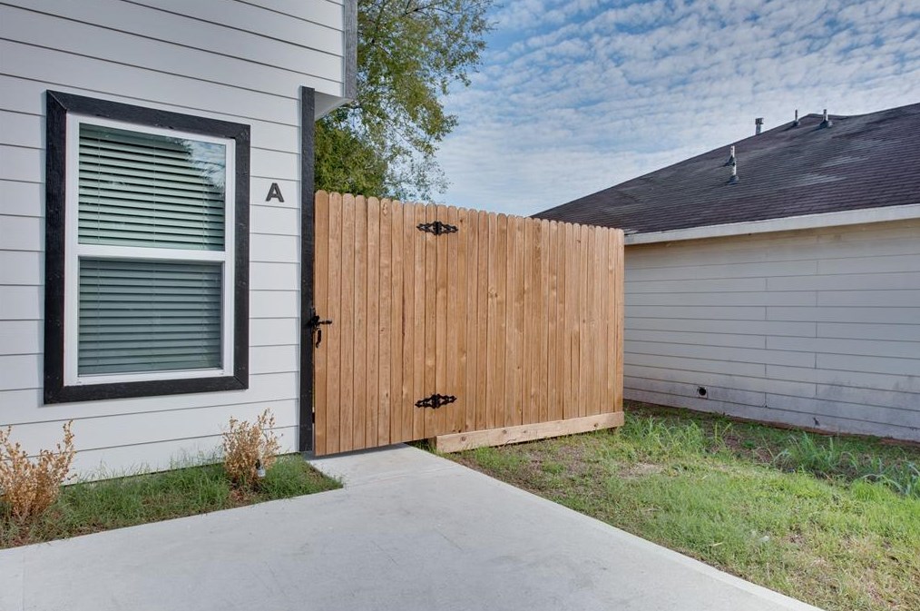 7954 Sayers St #a, Houston, TX 77016