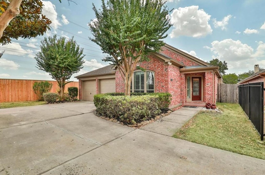 17515 Burkhart Ridge Dr, Houston, TX 77095