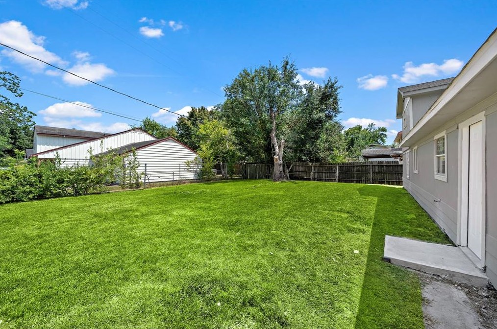 13303 Glenwyck St, Houston TX  77045-3213 exterior