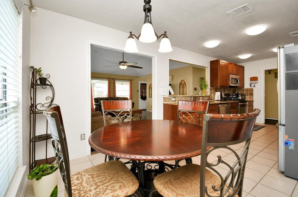 11119 Kirkvale Dr, Houston TX 77089-3636 exterior