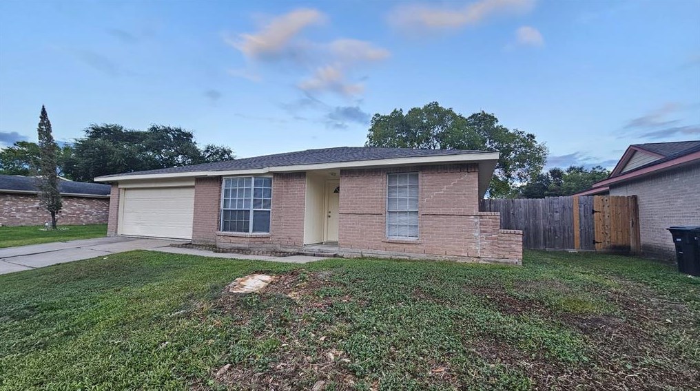 10303 Old Towne Ln, Sugar Land, TX 77498
