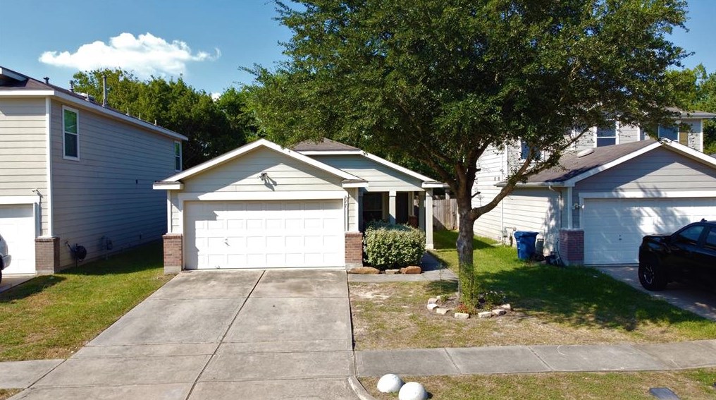 911 Staffordale Manor Ln, Houston TX  77047-4592 exterior