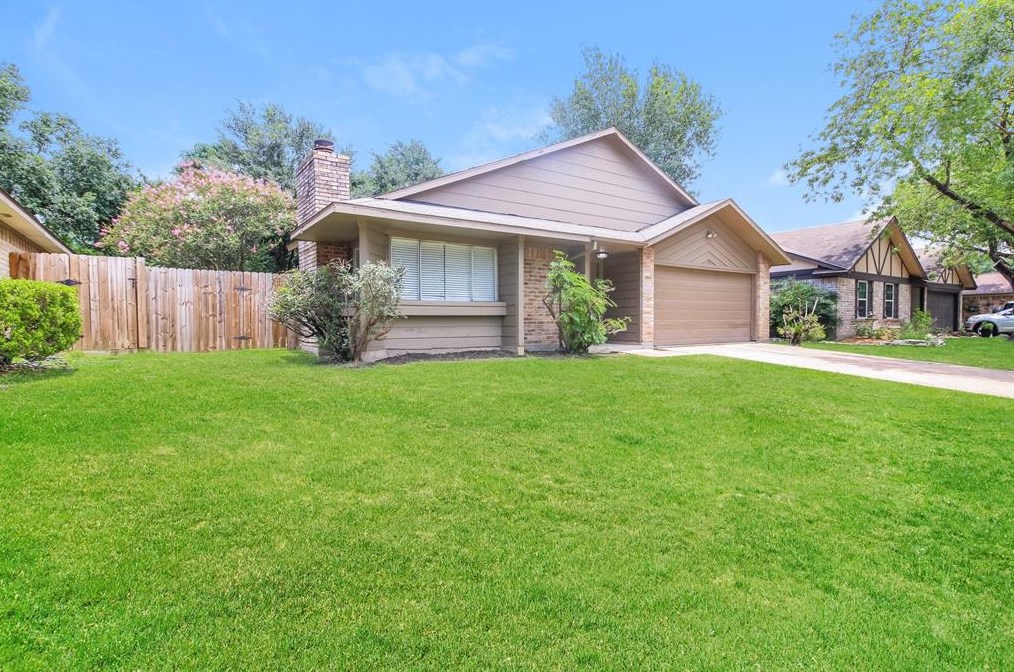 17902 Fieldglen Dr, Houston TX  77084-1006 exterior