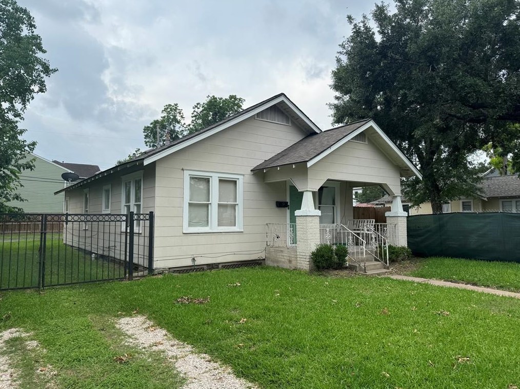 730 13th 1/2 St, Houston, TX 77008-4505