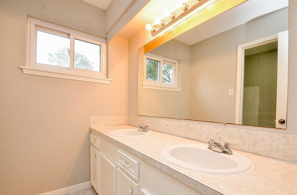 12222 Grn Glade Dr, Houston TX  77099-3118 exterior