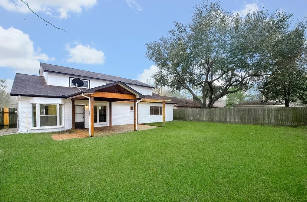 12222 Grn Glade Dr, Houston TX  77099-3118 exterior