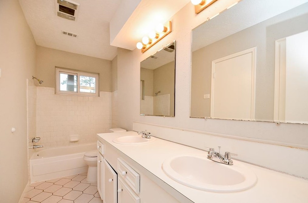 12222 Grn Glade Dr, Houston TX  77099-3118 exterior